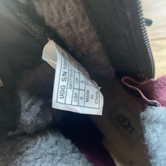 Ugg boots-women size 8 - Picture 4 of 5